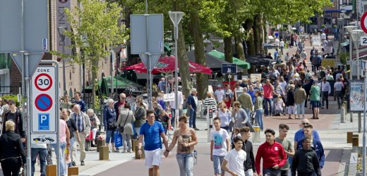 Bezoekers in stad